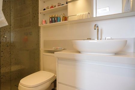 Apartamento à venda com 82m², 3 quartos e 2 vagasBanheiro da suíte