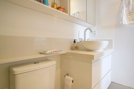 Apartamento à venda com 82m², 3 quartos e 2 vagasBanheiro da suíte