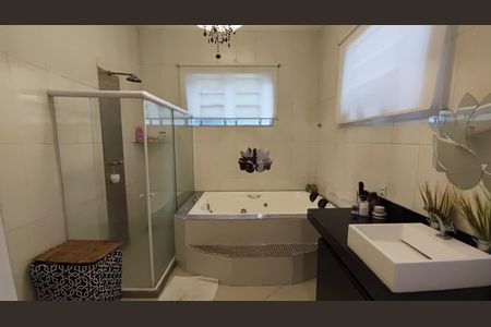 Casa para alugar com 2000m², 4 quartos e 12 vagasBanheiro Social