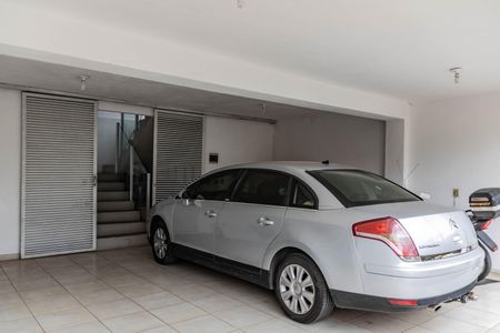 Casa para alugar com 331m², 3 quartos e 8 vagas Casa para alugar com 331m², 3 quartos e 8 vagasGaragem
