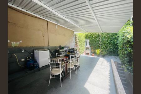 Casa à venda com 125m², 2 quartos e 2 vagas Casa à venda com 125m², 2 quartos e 2 vagasQuintal