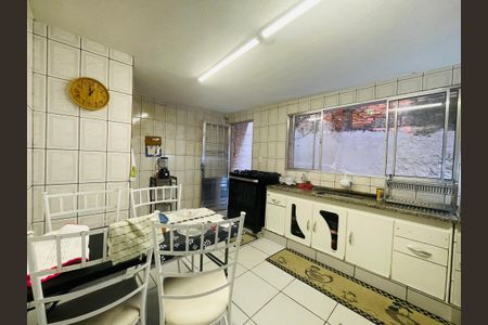 Casa à venda com 125m², 2 quartos e 2 vagas Casa à venda com 125m², 2 quartos e 2 vagasCozinha