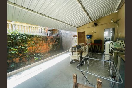 Casa à venda com 125m², 2 quartos e 2 vagas Casa à venda com 125m², 2 quartos e 2 vagasQuintal