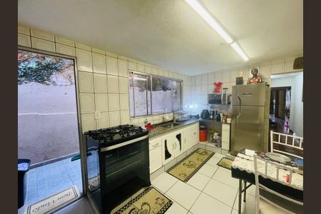 Casa à venda com 125m², 2 quartos e 2 vagas Casa à venda com 125m², 2 quartos e 2 vagasCozinha