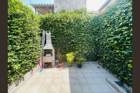 Casa à venda com 125m², 2 quartos e 2 vagas Casa à venda com 125m², 2 quartos e 2 vagasChurrasqueira