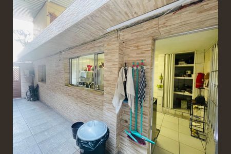 Casa à venda com 125m², 2 quartos e 2 vagas Casa à venda com 125m², 2 quartos e 2 vagasÁrea externa