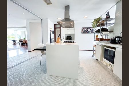 Apartamento à venda com 242m², 3 quartos e 2 vagas