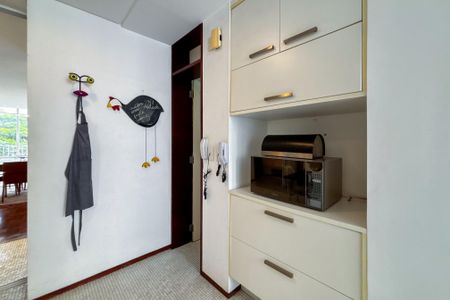 Apartamento à venda com 242m², 3 quartos e 2 vagas Apartamento à venda com 242m², 3 quartos e 2 vagasCozinha