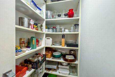 Apartamento à venda com 242m², 3 quartos e 2 vagas Apartamento à venda com 242m², 3 quartos e 2 vagasDespensa