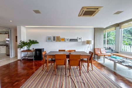 Apartamento à venda com 242m², 3 quartos e 2 vagas Apartamento à venda com 242m², 3 quartos e 2 vagasSala