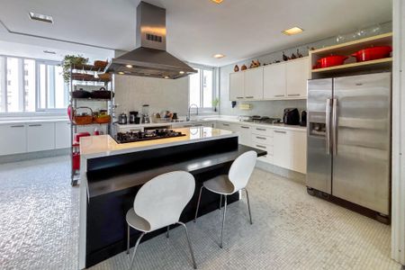 Apartamento à venda com 242m², 3 quartos e 2 vagas Apartamento à venda com 242m², 3 quartos e 2 vagasCozinha