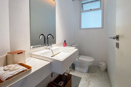 Apartamento à venda com 242m², 3 quartos e 2 vagas Apartamento à venda com 242m², 3 quartos e 2 vagasBanheiro social