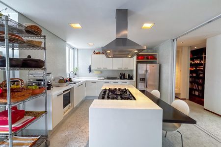 Apartamento à venda com 242m², 3 quartos e 2 vagas Apartamento à venda com 242m², 3 quartos e 2 vagasCozinha