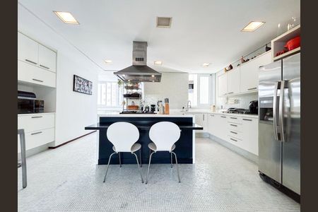 Apartamento à venda com 242m², 3 quartos e 2 vagas