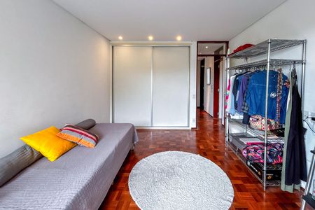 Apartamento à venda com 242m², 3 quartos e 2 vagas Apartamento à venda com 242m², 3 quartos e 2 vagasQuarto