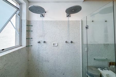 Apartamento à venda com 242m², 3 quartos e 2 vagas Apartamento à venda com 242m², 3 quartos e 2 vagasBanheiro da Suíte