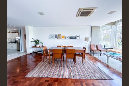 Apartamento à venda com 242m², 3 quartos e 2 vagas