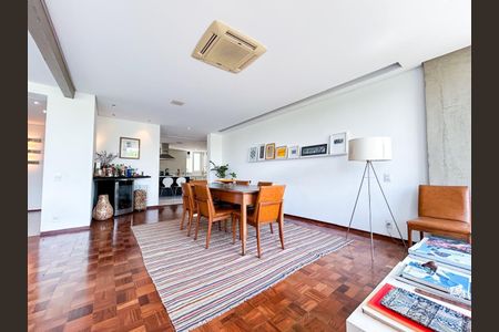 Apartamento à venda com 242m², 3 quartos e 2 vagas