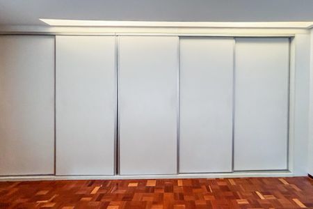 Apartamento à venda com 242m², 3 quartos e 2 vagas Apartamento à venda com 242m², 3 quartos e 2 vagasSuíte