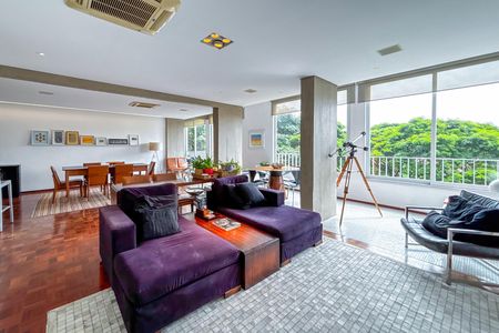 Apartamento à venda com 242m², 3 quartos e 2 vagas Apartamento à venda com 242m², 3 quartos e 2 vagasSala