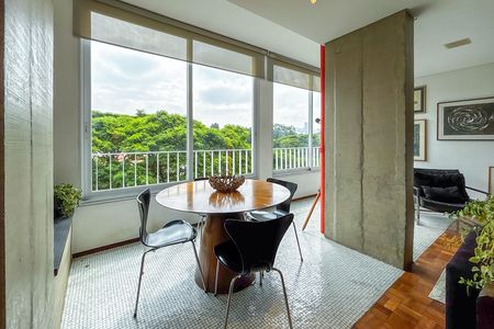 Apartamento à venda com 242m², 3 quartos e 2 vagas Apartamento à venda com 242m², 3 quartos e 2 vagasSala