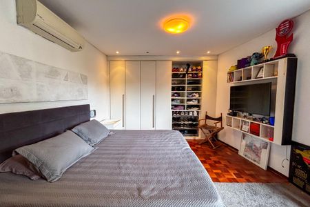 Apartamento à venda com 242m², 3 quartos e 2 vagas Apartamento à venda com 242m², 3 quartos e 2 vagasSuíte 2