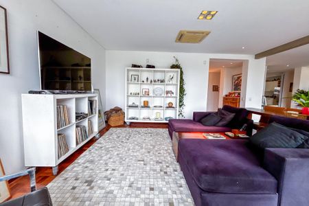 Apartamento à venda com 242m², 3 quartos e 2 vagas Apartamento à venda com 242m², 3 quartos e 2 vagasSala