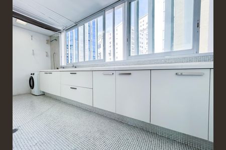 Apartamento à venda com 242m², 3 quartos e 2 vagas