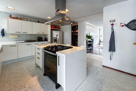 Apartamento à venda com 242m², 3 quartos e 2 vagas Apartamento à venda com 242m², 3 quartos e 2 vagasCozinha