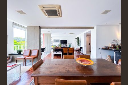 Apartamento à venda com 242m², 3 quartos e 2 vagas