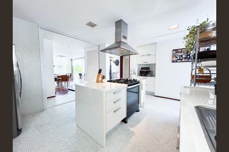 Apartamento à venda com 242m², 3 quartos e 2 vagas