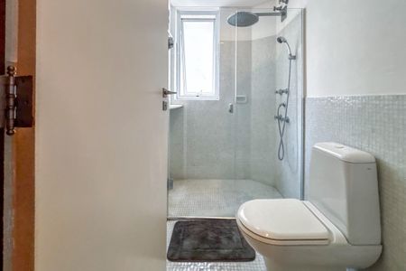Apartamento à venda com 242m², 3 quartos e 2 vagas Apartamento à venda com 242m², 3 quartos e 2 vagasBanheiro da Suíte 2