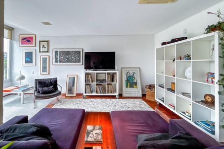 Apartamento à venda com 242m², 3 quartos e 2 vagas Apartamento à venda com 242m², 3 quartos e 2 vagasSala
