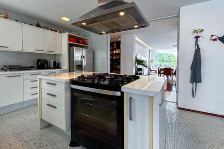 Apartamento à venda com 242m², 3 quartos e 2 vagas Apartamento à venda com 242m², 3 quartos e 2 vagasCozinha