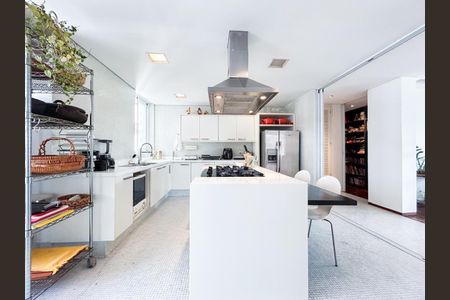 Apartamento à venda com 242m², 3 quartos e 2 vagas