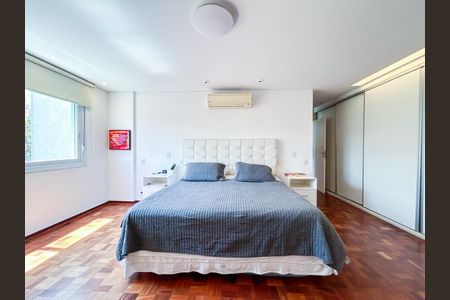 Apartamento à venda com 242m², 3 quartos e 2 vagas