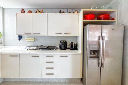Apartamento à venda com 242m², 3 quartos e 2 vagas Apartamento à venda com 242m², 3 quartos e 2 vagasCozinha