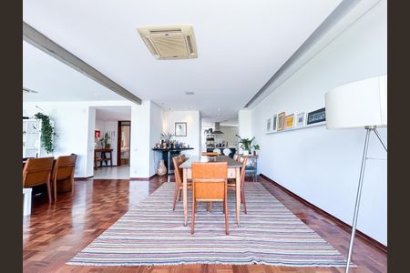 Apartamento à venda com 242m², 3 quartos e 2 vagas