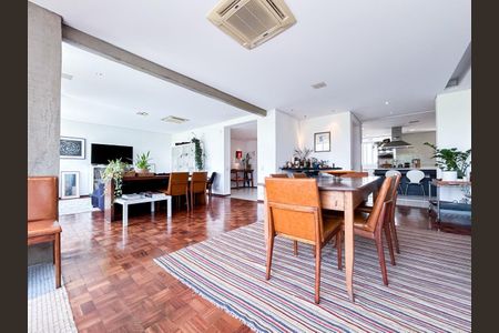 Apartamento à venda com 242m², 3 quartos e 2 vagas