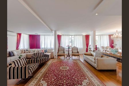 Casa à venda com 5 quartos, 1200m² em Jardim Leonor, São Paulo