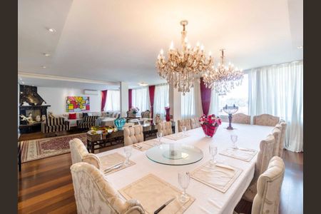 Casa à venda com 5 quartos, 1200m² em Jardim Leonor, São Paulo