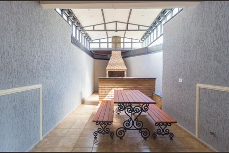 Casa à venda com 240m², 3 quartos e 2 vagas Casa à venda com 240m², 3 quartos e 2 vagasEspaço Gourmet