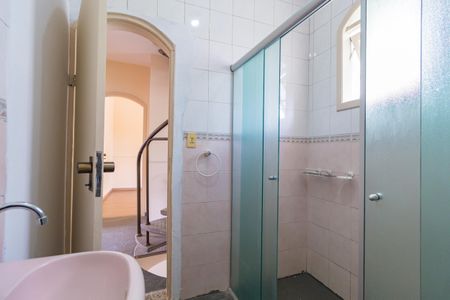 Casa à venda com 240m², 3 quartos e 2 vagas Casa à venda com 240m², 3 quartos e 2 vagasBanheiro - Social