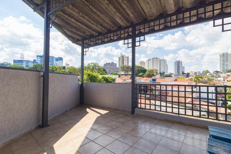 Casa à venda com 240m², 3 quartos e 2 vagas Casa à venda com 240m², 3 quartos e 2 vagasVaranda