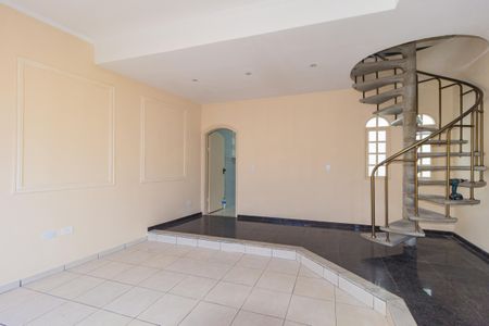 Casa à venda com 240m², 3 quartos e 2 vagas Casa à venda com 240m², 3 quartos e 2 vagasSala de Estar