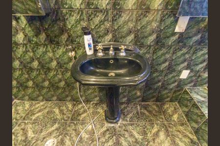 Casa à venda com 240m², 3 quartos e 1 vagaBanheiro da Suíte 2