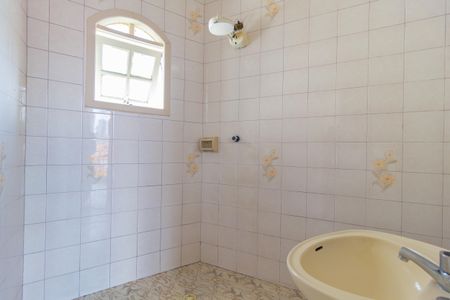 Casa à venda com 240m², 3 quartos e 2 vagas Casa à venda com 240m², 3 quartos e 2 vagasBanheiro - Social 2