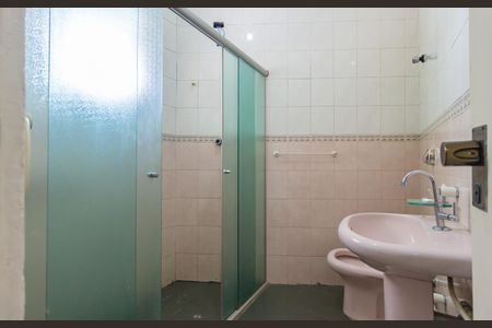 Casa à venda com 240m², 3 quartos e 2 vagas Casa à venda com 240m², 3 quartos e 2 vagasBanheiro - Social