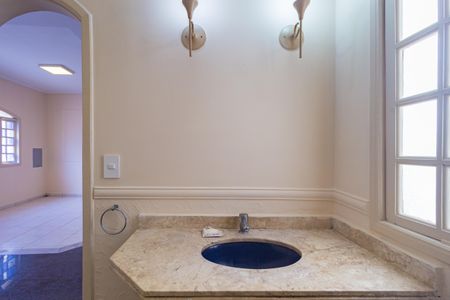 Casa à venda com 240m², 3 quartos e 2 vagas Casa à venda com 240m², 3 quartos e 2 vagasLavabo