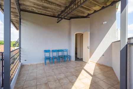 Casa à venda com 240m², 3 quartos e 2 vagas Casa à venda com 240m², 3 quartos e 2 vagasVaranda